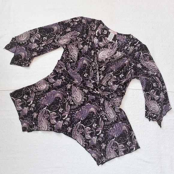 🐱Vol.1 Handkerchief Hem Top - Picture 2 of 4